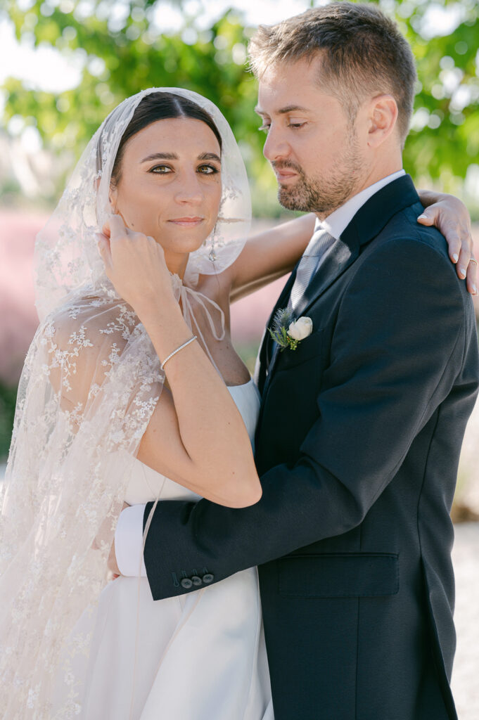 abito francesca piccini con cappa in pregiato pizzo